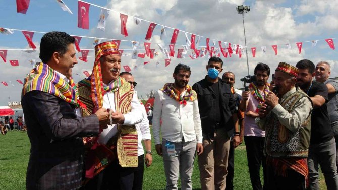 6. Geleneksel İ̇smet Atlı Karakucak Güreşleri Başladı