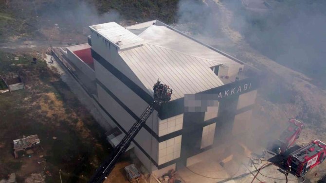 Arnavutköy’de Ayakkabı Fabrikasındaki Yangında Can Pazarı