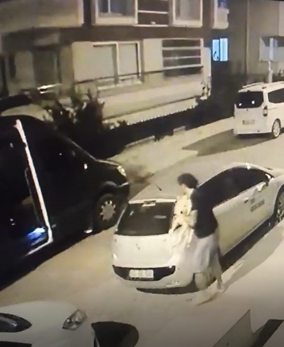 Köpeği Önce Çaldı, Sonra Zarar Verdi