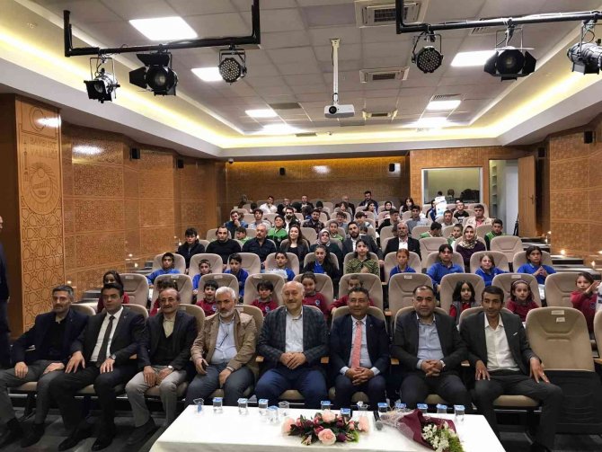 Bayburt’ta İhtiyaç Sahibi Bin Öğrenciye Kırtasiye Malzemesi Dağıtımı Gerçekleştirildi