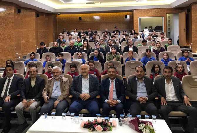 Bayburt’ta İhtiyaç Sahibi Bin Öğrenciye Kırtasiye Malzemesi Dağıtımı Gerçekleştirildi