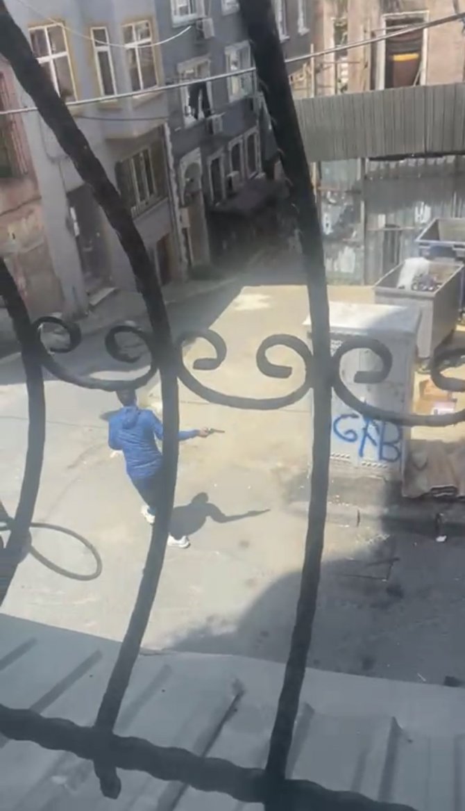 Beyoğlu’nda Silahlı Çatışma: Silahlı Şehir Eşkıyalarını Polis Yakaladı