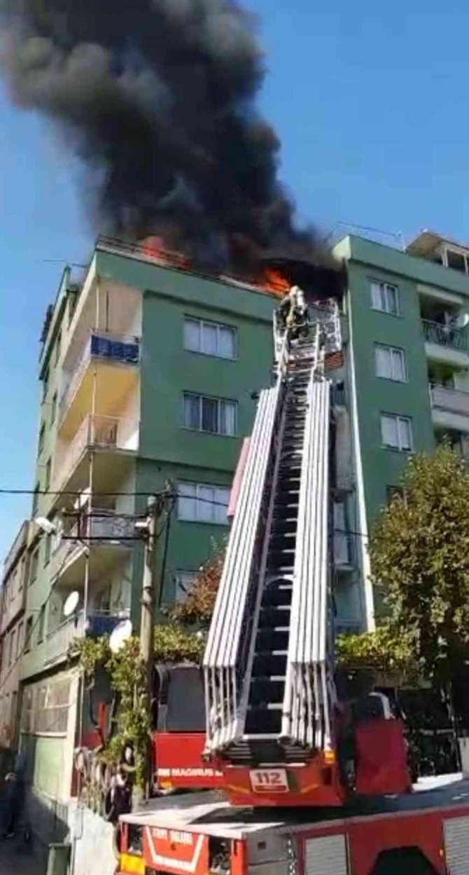 Bursa’da Apartman Dairesinde Yangın...zaman Zaman Patlamalar Yaşandı