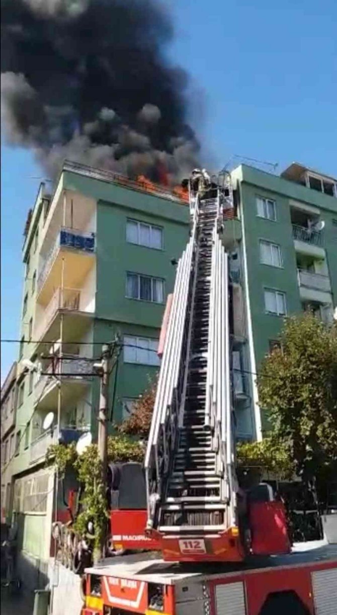 Bursa’da Apartman Dairesinde Yangın...zaman Zaman Patlamalar Yaşandı