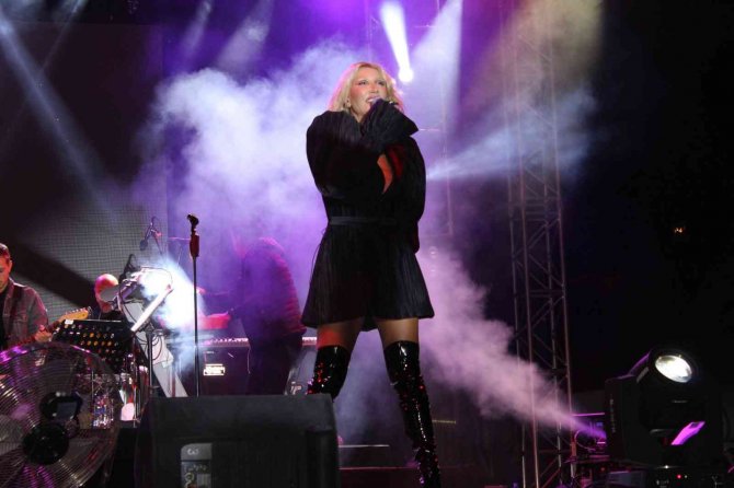 Çan’ın 100.yıl Kutlaması Hande Yener Coşkusu