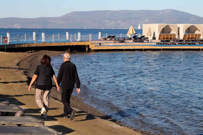 Kılıçdaroğlu Ve Eşinden İ̇zmir’de Sabah Yürüyüşü