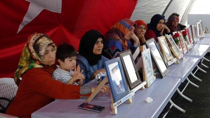Aileler Evlatlarını Bin 118 Gündür Hdp’den İstiyor