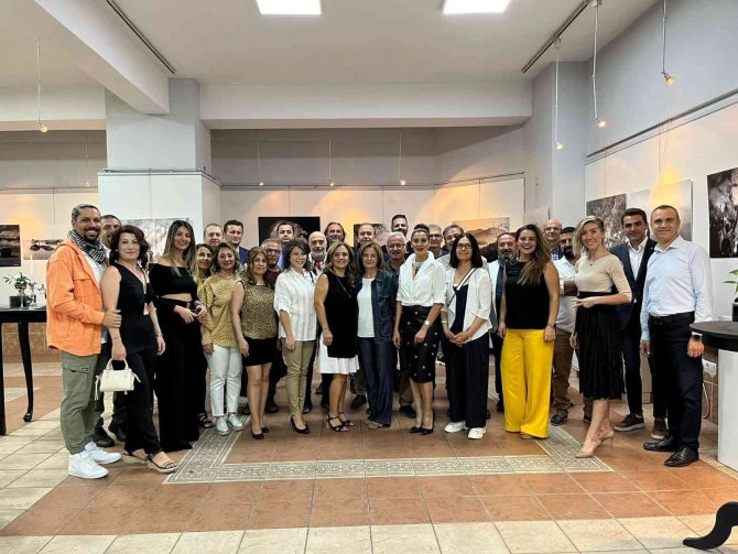 Defsad Sergisi Sanatseverlerle Buluştu