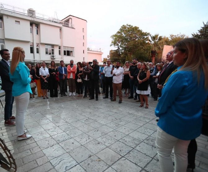 Defsad Sergisi Sanatseverlerle Buluştu