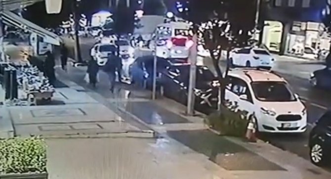 Otomobilin Çarptığı Yayanın Ayakları Yerden Kesildi