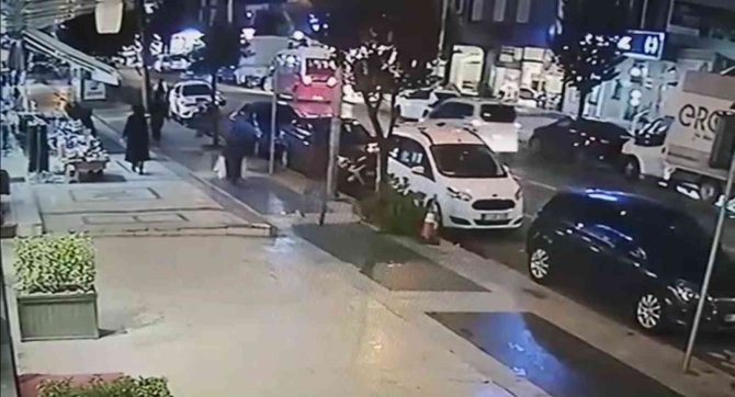 Otomobilin Çarptığı Yayanın Ayakları Yerden Kesildi