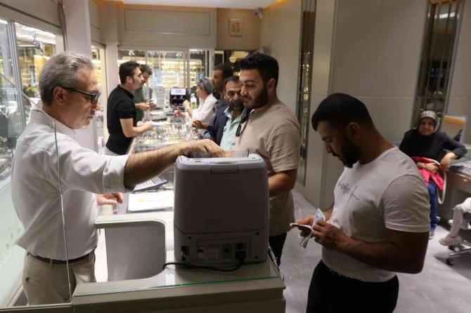 Düşüş Yaşayan Altın Fiyatları Yatırımcısını Harekete Geçirdi