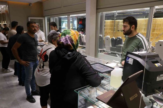 Düşüş Yaşayan Altın Fiyatları Yatırımcısını Harekete Geçirdi