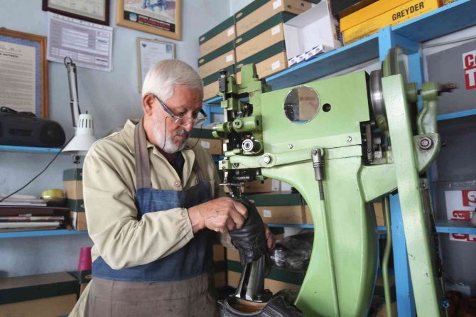 O Mesleğinin Belki De Tek Mekteplisi