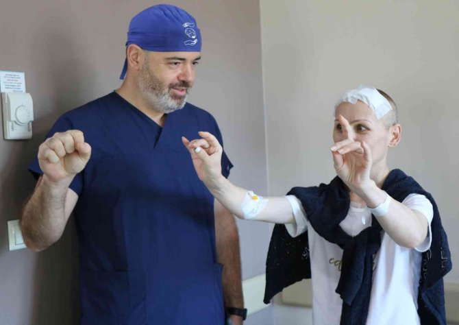 Tekerlekli Sandalye İle Geldi, Yürüyerek Ülkesine Gitti