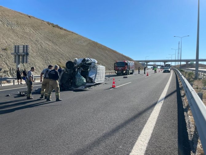 İ̇zmir’de Otoyolda Trafik Kazası:1 Yaralı