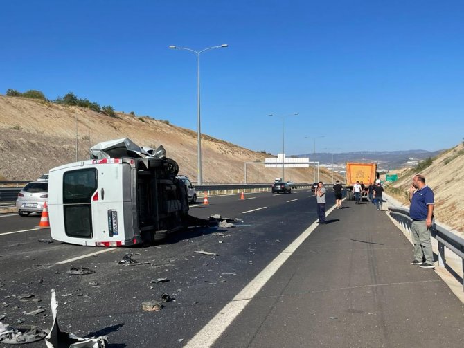 İ̇zmir’de Otoyolda Trafik Kazası:1 Yaralı
