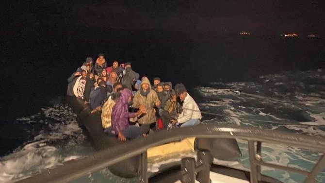 İ̇zmir Açıklarında 106 Göçmen Kurtarıldı
