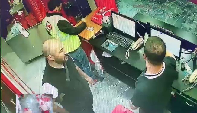 Kartal’da Silahlı Bıçaklı Dehşet: Silahla Yaralandı, Bıçakla Dükkan Bastı