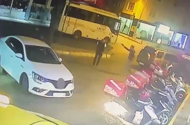 Kartal’da Silahlı Bıçaklı Dehşet: Silahla Yaralandı, Bıçakla Dükkan Bastı