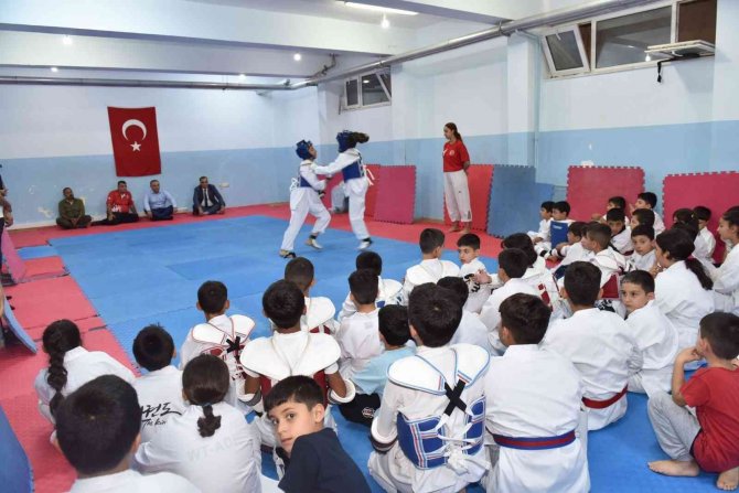 Vali Soytürk Şampiyon Tekvandocularla Bir Araya Geldi