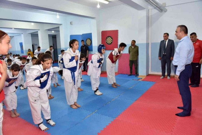 Vali Soytürk Şampiyon Tekvandocularla Bir Araya Geldi