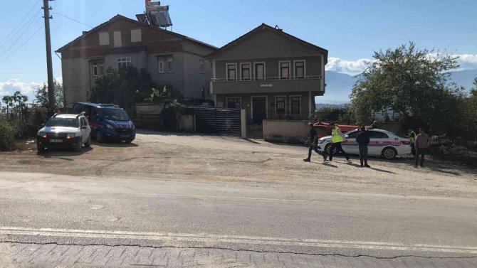 Servis Minibüsü İle Kamyon Çarpıştı: 1’i Çocuk 5 Yaralı