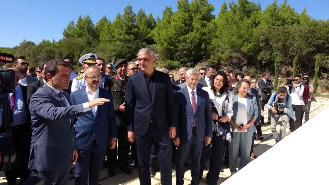 Bakan Ersoy: "Şehitliklerimizin İhyası, Bizim En Önem Verdiğimiz Konuların Başında Geliyor”