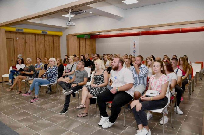 Kuşadası İ̇stasyon Uluslararası Halk Oyunları Paneline Ev Sahipliği Yaptı