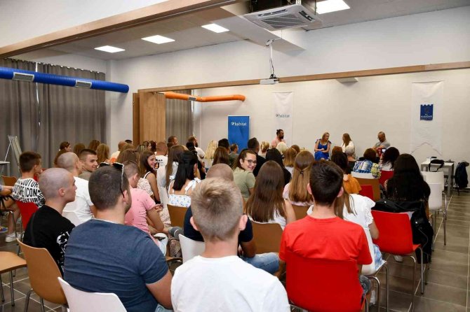 Kuşadası İ̇stasyon Uluslararası Halk Oyunları Paneline Ev Sahipliği Yaptı