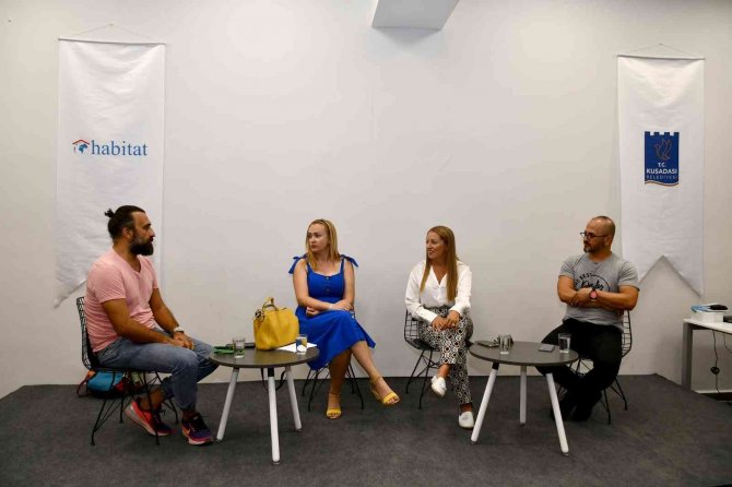 Kuşadası İ̇stasyon Uluslararası Halk Oyunları Paneline Ev Sahipliği Yaptı