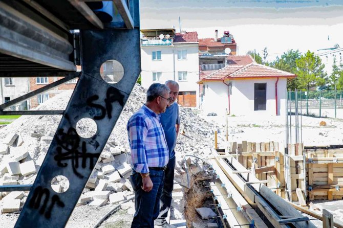Vefa Futbol Sahası’na Ek Bina