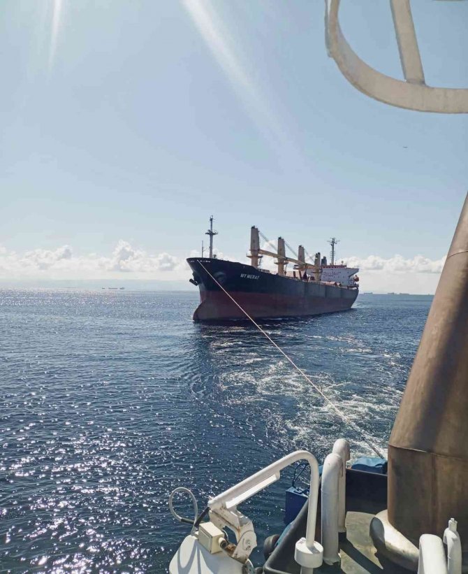 Marmara Denizi’nde Makinesi Arıza Yapan Gemi Ahırkapı’ya Demirledi