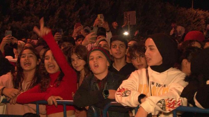 Sancaktepe’de ‘Yaza Veda Konserleri’ Sevilen Sanatçıları Müzikseverlerle Buluşturdu