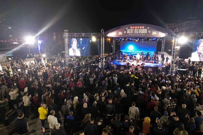 Sanatçı Hakan Taşıyan Sincan’da Konser Verdi