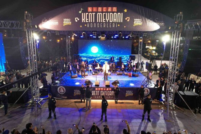 Sanatçı Hakan Taşıyan Sincan’da Konser Verdi