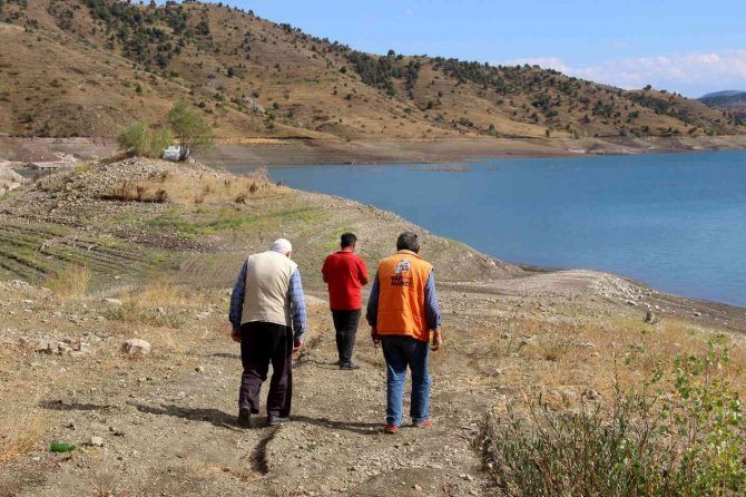 Kuraklığın Ortaya Çıkardığı Mezarı Mermerle Çevirdiler