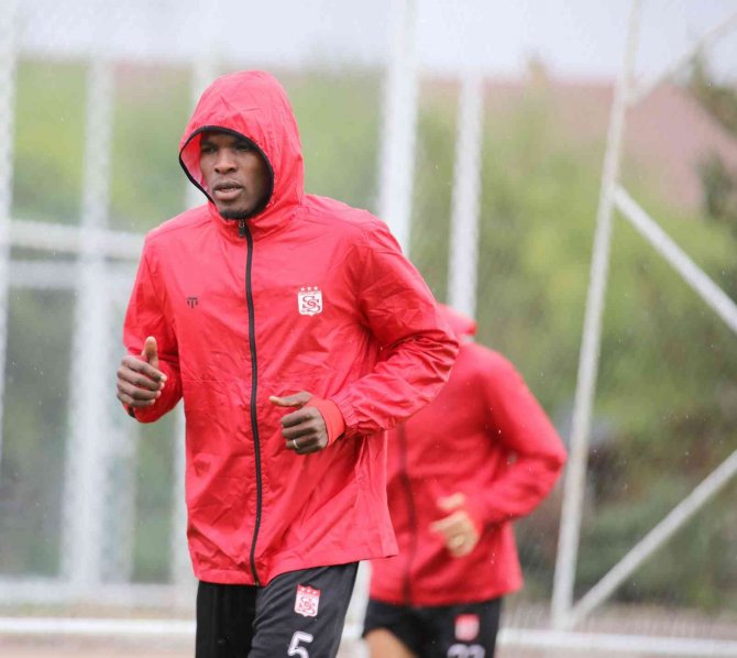 Sivasspor, Sağanak Altında Çalıştı