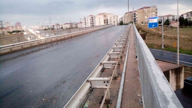 Köprüden Atladığı İddia Edilen Genç Hayatını Kaybetti