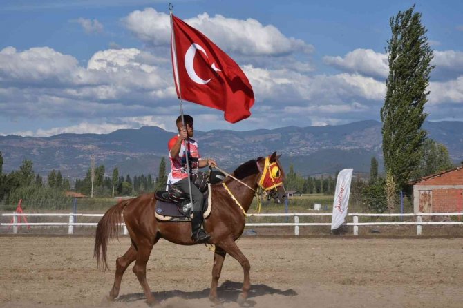 Atlı Cirit Müsabakaları Sındırgı’da Başladı