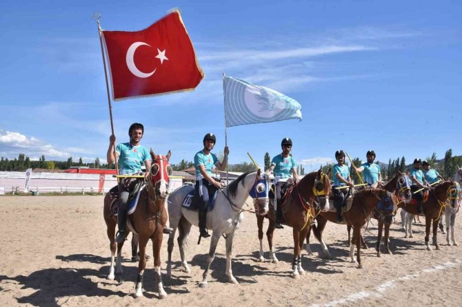 Atlı Cirit Müsabakaları Sındırgı’da Başladı