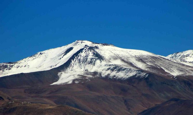 Refahiye’nin Yüksek Kesimlerine Kar Yağdı