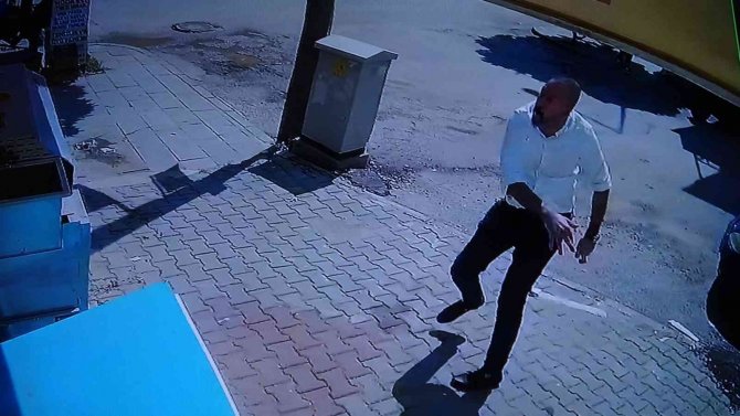 Dehşet Anları Kamerada: Çatı Aktı, Kılıç Ve Silahlar Çekildi