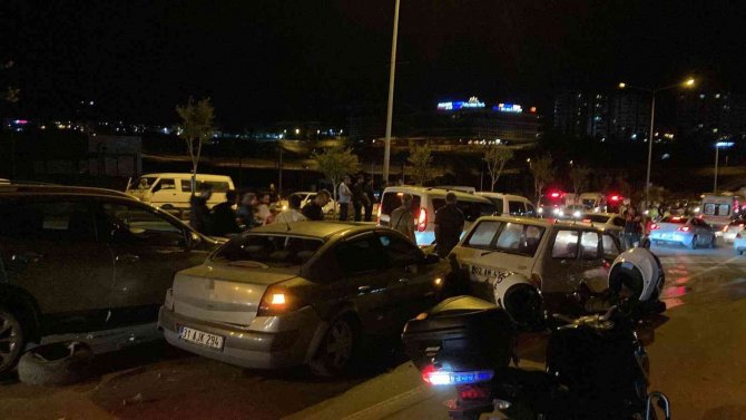 Köprüde Araçlar Birbirine Girdi: 6 Yaralı