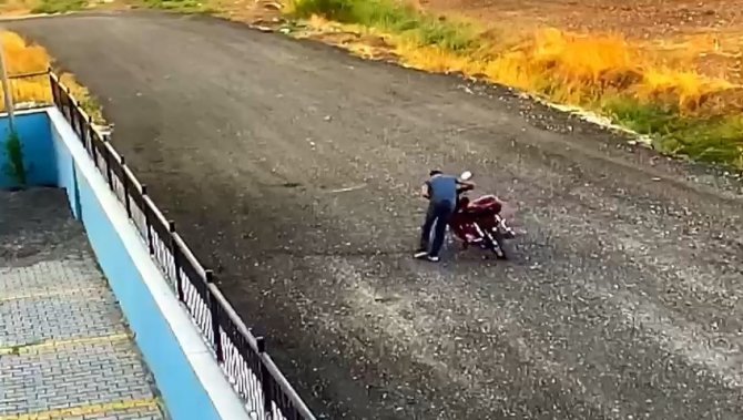 Park Halindeki Motosiklet Çalındı