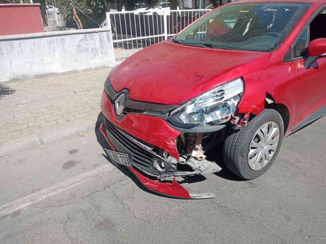 Otomobil İle Motosiklet Çarpıştı: 1 Yaralı
