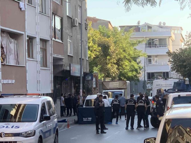 Bağcılar’da Uyuşturucu Bağımlısı Genç Annesinin Başını Kesip Camdan Aşağıya Attı