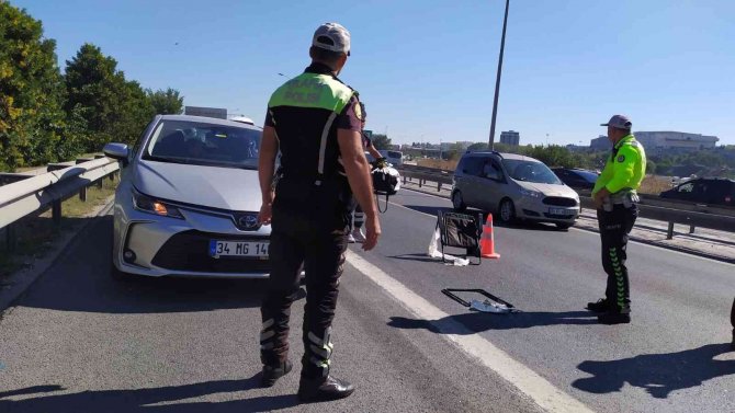 Bahçelievler’de Otomobil Şerit Değiştirdiği Esnada Kaza Yaptı: 3 Yaralı