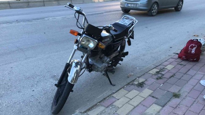 Bilecik’te Motosiklet Yayaya, Motosiklete De Otomobil Çarptı: 2 Yaralı