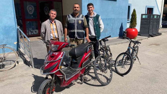 Çaldığı Bisikletleri Satarken Suçüstü Yakalandı